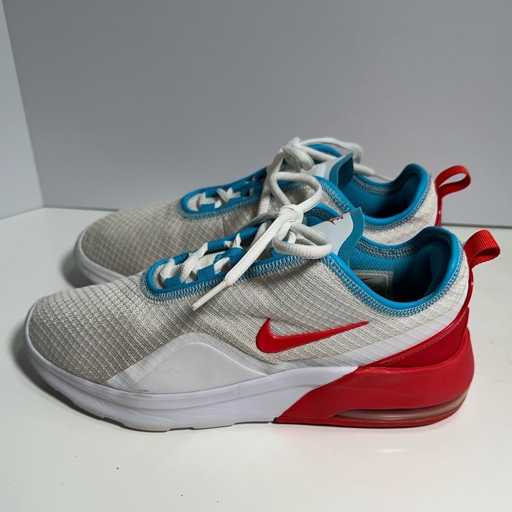 Nike Air Max Motion 2 Womens Athletic Running Women’s Size 8 Red White Blue
